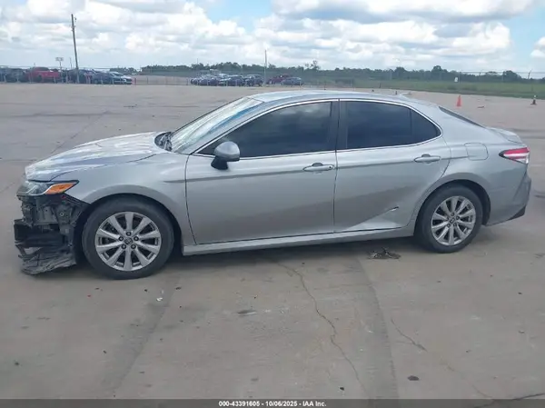 4T1C11AK5LU968085 2020 TOYOTA CAMRY - Image 2