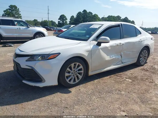 4T1C11AK5MU402915 2021 TOYOTA CAMRY - Image 2