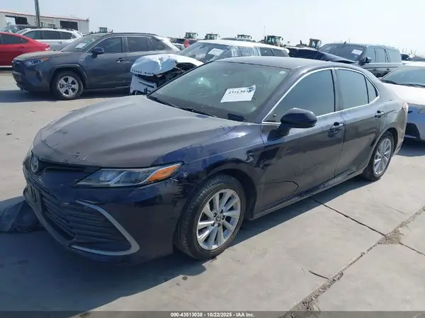 4T1C11AK5MU406088 2021 TOYOTA CAMRY - Image 2