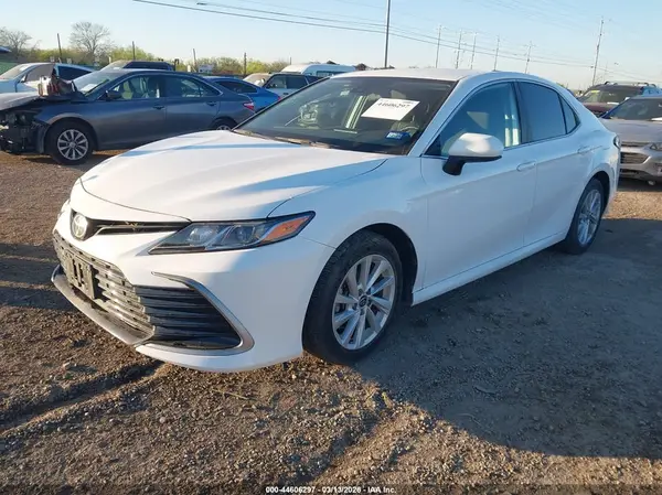 4T1C11AK5MU408794 2021 TOYOTA CAMRY - Image 2