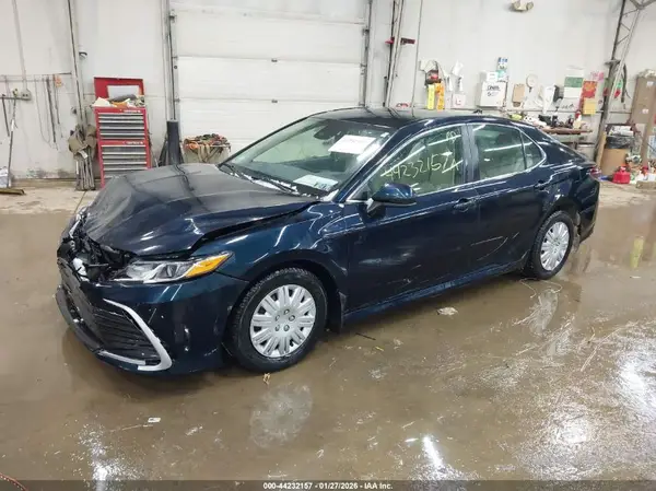 4T1C11AK5MU415258 2021 TOYOTA CAMRY - Image 2