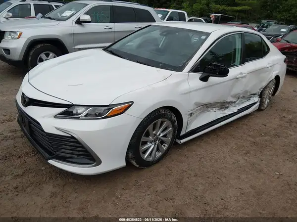4T1C11AK5MU417267 2021 TOYOTA CAMRY - Image 2