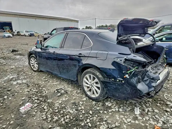 4T1C11AK5MU421903 2021 TOYOTA CAMRY - Image 2