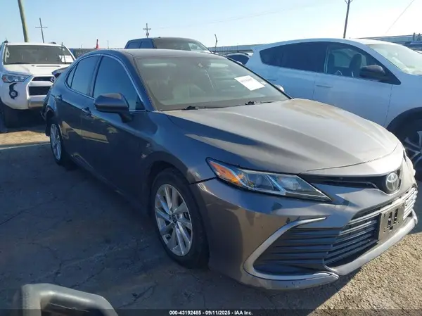4T1C11AK5MU430519 2021 TOYOTA CAMRY - Image 1