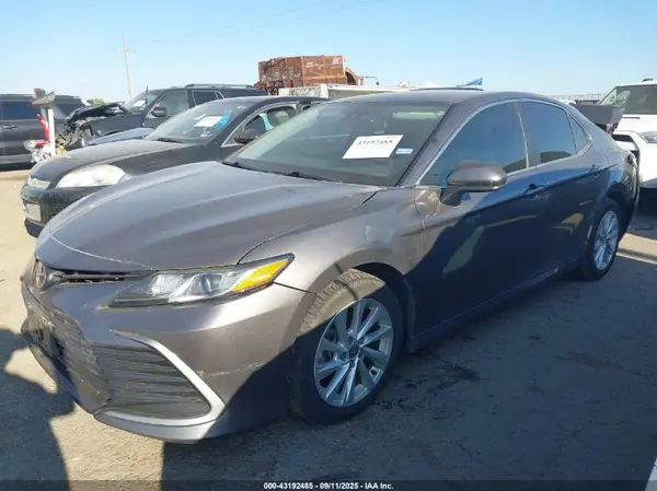 4T1C11AK5MU430519 2021 TOYOTA CAMRY - Image 2
