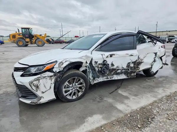 4T1C11AK5MU432772 2021 TOYOTA CAMRY - Image 1