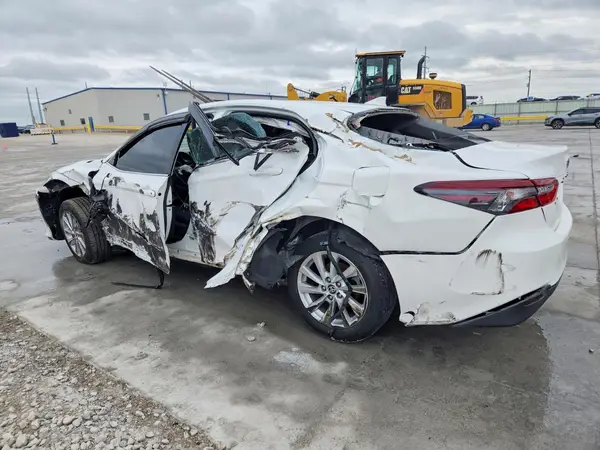 4T1C11AK5MU432772 2021 TOYOTA CAMRY - Image 2
