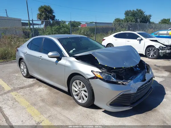 4T1C11AK5MU446834 2021 TOYOTA CAMRY - Image 1
