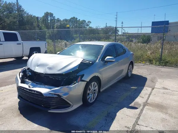 4T1C11AK5MU446834 2021 TOYOTA CAMRY - Image 2