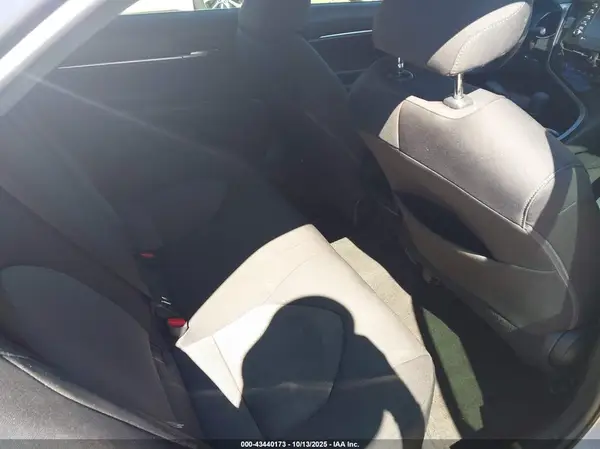 4T1C11AK5MU446834 2021 TOYOTA CAMRY - Image 8