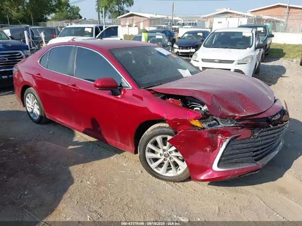 4T1C11AK5MU455257 2021 TOYOTA CAMRY - Image 1
