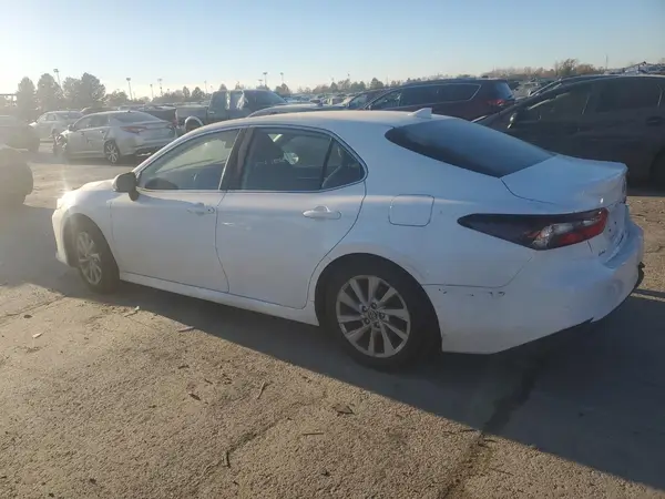 4T1C11AK5MU456215 2021 TOYOTA CAMRY - Image 2