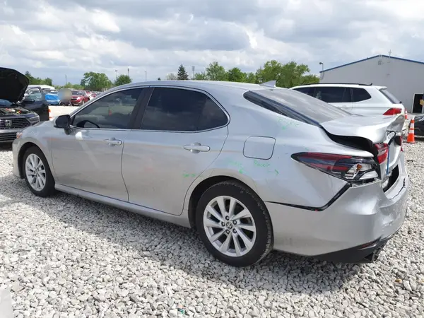 4T1C11AK5MU457977 2021 TOYOTA CAMRY - Image 2