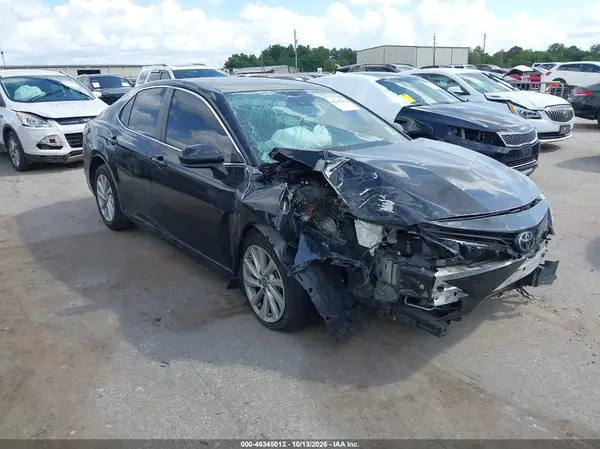 4T1C11AK5MU458840 2021 TOYOTA CAMRY - Image 1