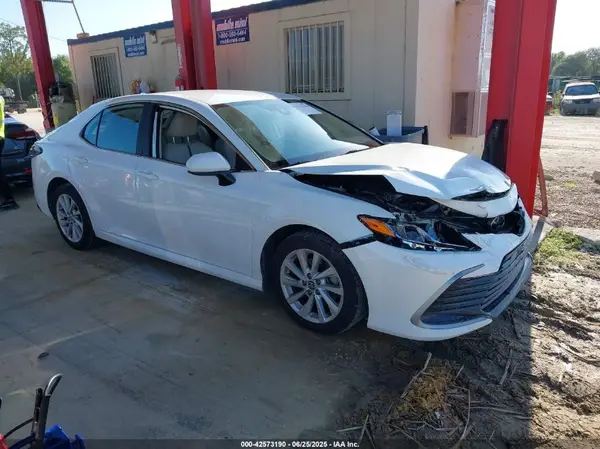 4T1C11AK5MU461317 2021 TOYOTA CAMRY - Image 1