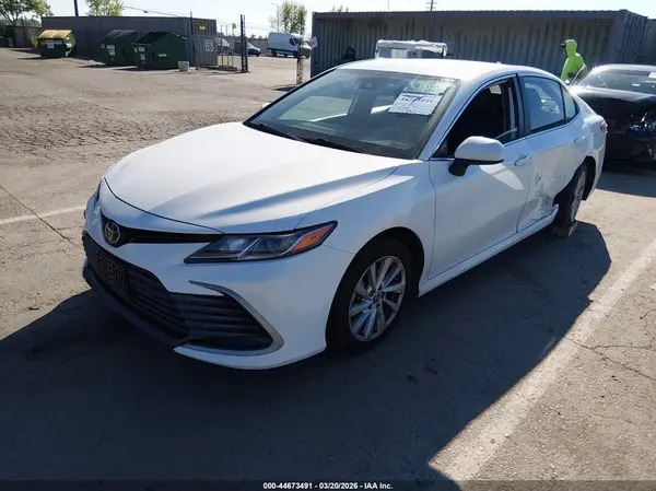 4T1C11AK5MU468686 2021 TOYOTA CAMRY - Image 2
