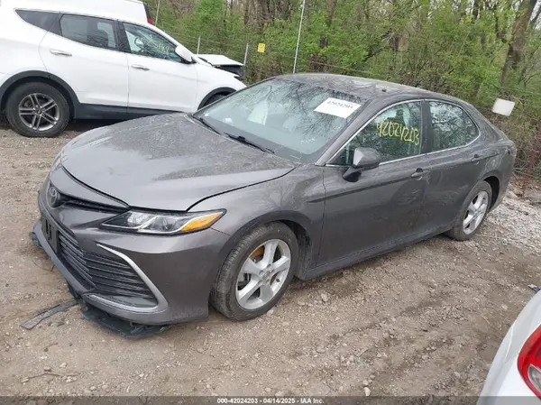 4T1C11AK5MU468915 2021 TOYOTA CAMRY - Image 2