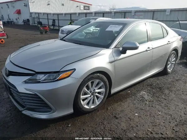 4T1C11AK5MU476514 2021 TOYOTA CAMRY - Image 2