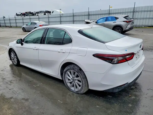 4T1C11AK5MU477937 2021 TOYOTA CAMRY - Image 2