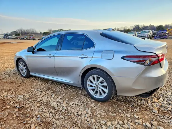 4T1C11AK5MU518647 2021 TOYOTA CAMRY - Image 2