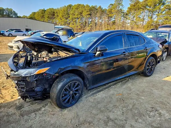 4T1C11AK5MU527087 2021 TOYOTA CAMRY - Image 1