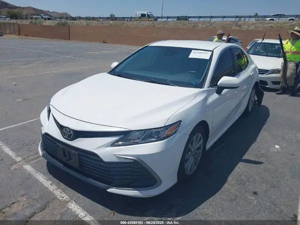 4T1C11AK5MU537084 2021 TOYOTA CAMRY - Image 2