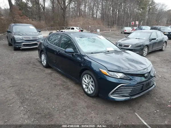 4T1C11AK5MU546304 2021 TOYOTA CAMRY - Image 1