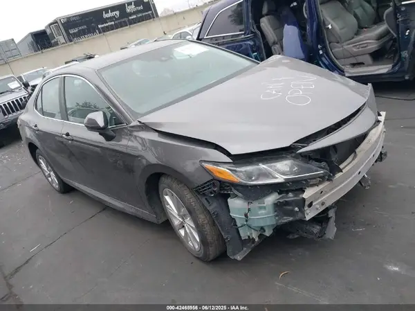 4T1C11AK5MU547047 2021 TOYOTA CAMRY - Image 1