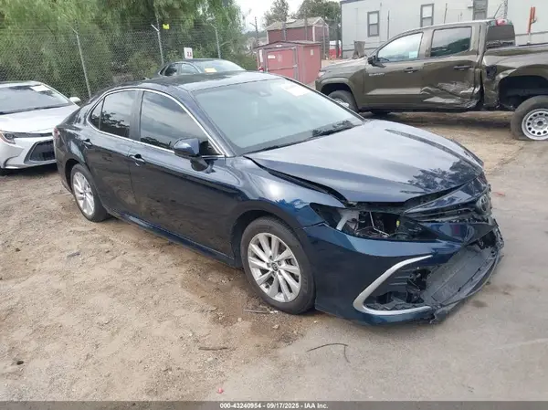 4T1C11AK5MU549803 2021 TOYOTA CAMRY - Image 1