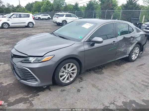 4T1C11AK5MU557237 2021 TOYOTA CAMRY - Image 2