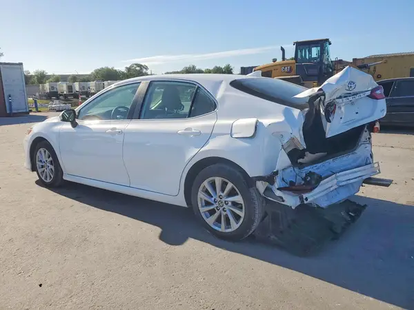 4T1C11AK5MU560865 2021 TOYOTA CAMRY - Image 2