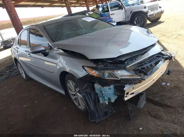 4T1C11AK5MU564057 2021 TOYOTA CAMRY - Image 1