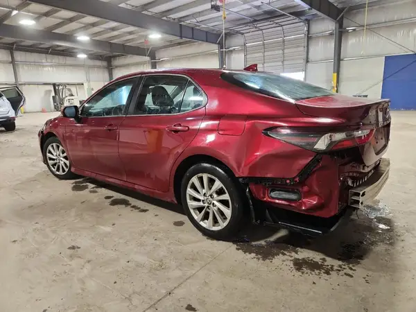 4T1C11AK5MU565998 2021 TOYOTA CAMRY - Image 2