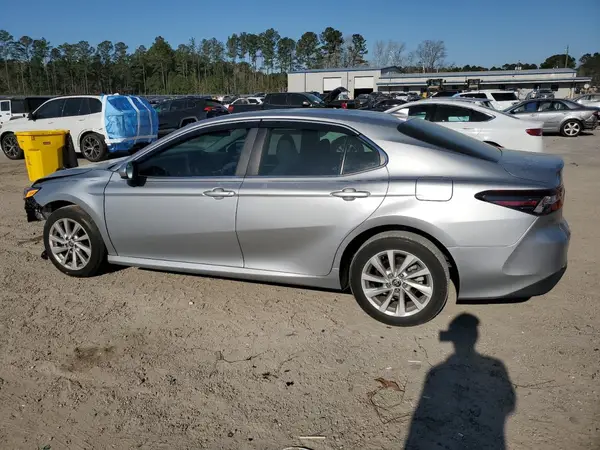 4T1C11AK5MU569324 2021 TOYOTA CAMRY - Image 2