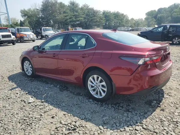 4T1C11AK5MU569744 2021 TOYOTA CAMRY - Image 2