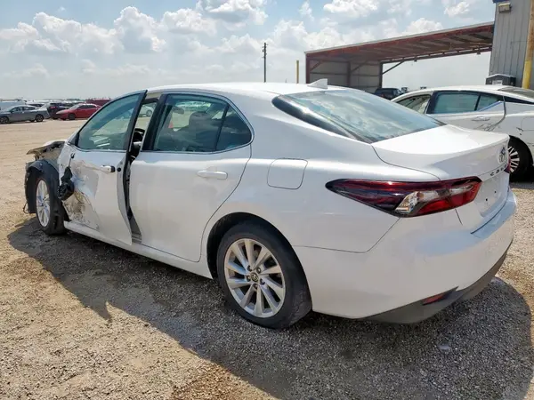 4T1C11AK5MU577875 2021 TOYOTA CAMRY - Image 2