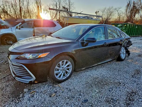 4T1C11AK5MU579772 2021 TOYOTA CAMRY - Image 1