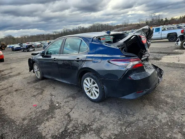 4T1C11AK5MU579805 2021 TOYOTA CAMRY - Image 2