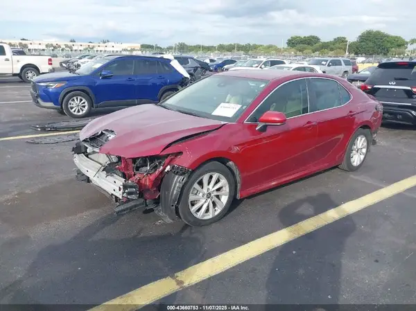 4T1C11AK5MU580985 2021 TOYOTA CAMRY - Image 2