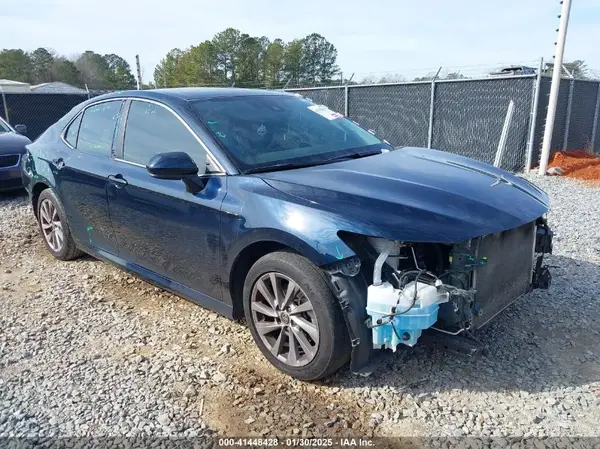 4T1C11AK5MU586401 2021 TOYOTA CAMRY - Image 1