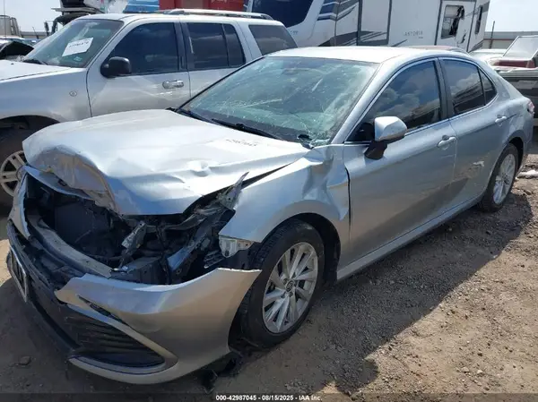 4T1C11AK5MU588780 2021 TOYOTA CAMRY - Image 2