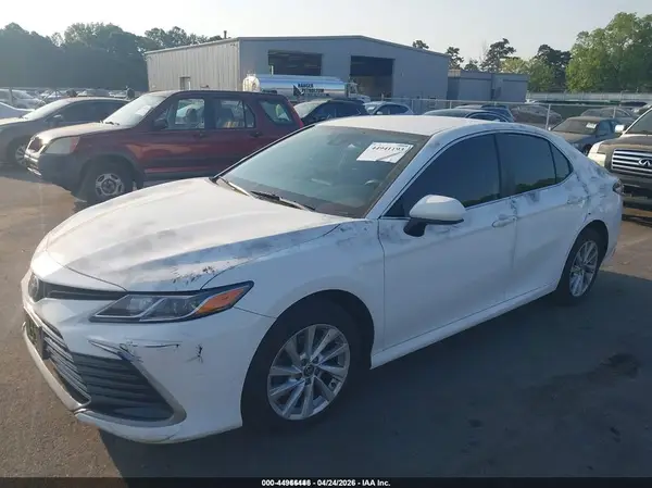4T1C11AK5MU588889 2021 TOYOTA CAMRY - Image 2