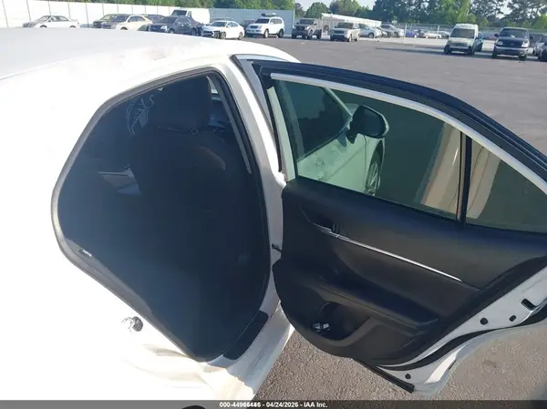4T1C11AK5MU588889 2021 TOYOTA CAMRY - Image 8