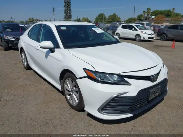 4T1C11AK5MU601592 2021 TOYOTA CAMRY - Image 1