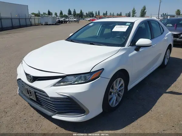 4T1C11AK5MU601592 2021 TOYOTA CAMRY - Image 2