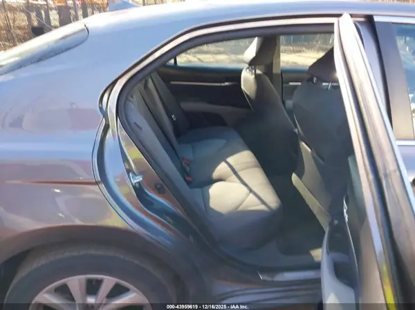 4T1C11AK5MU604069 2021 TOYOTA CAMRY - Image 8