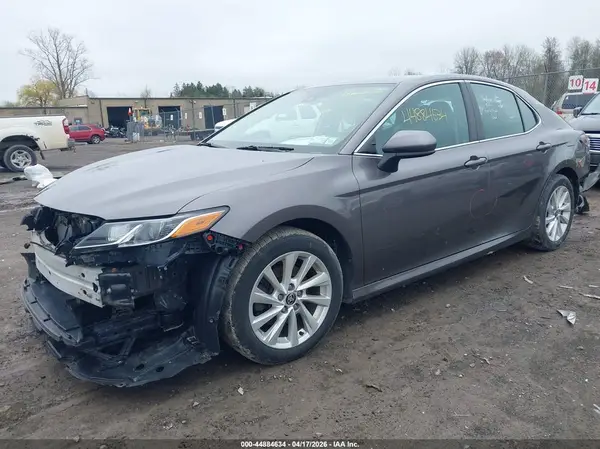 4T1C11AK5MU606193 2021 TOYOTA CAMRY - Image 2