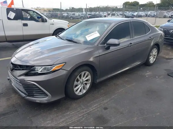 4T1C11AK5MU612110 2021 TOYOTA CAMRY - Image 2