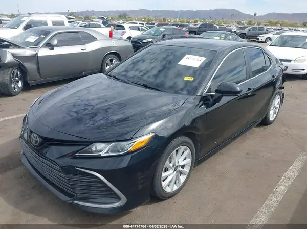 4T1C11AK5MU612575 2021 TOYOTA CAMRY - Image 2