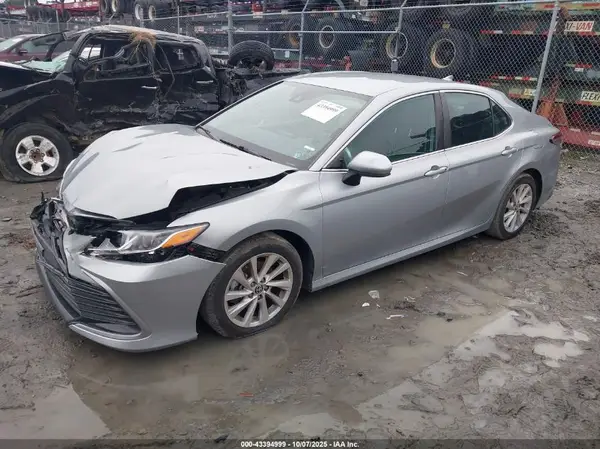 4T1C11AK5MU613130 2021 TOYOTA CAMRY - Image 2